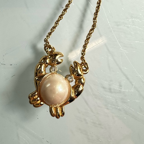 KATE SPADE Gold tone and pearl/rhinestone crab necklace 20 inches with bag - Picture 5 of 7
